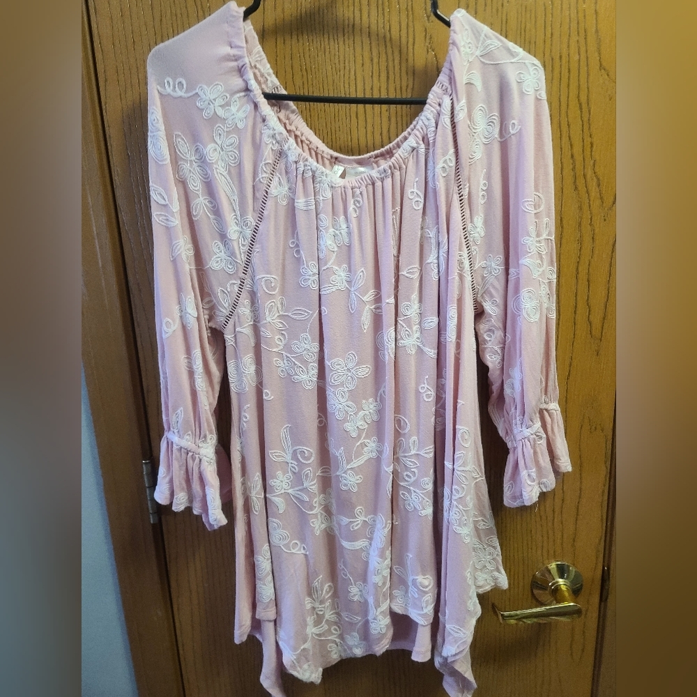1X pink embellished top